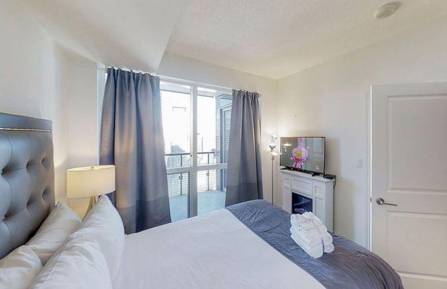 Downtown Toronto 2 Bedroom 2 Bath Suite Near Business District, U of T, Hospital - Foto 2