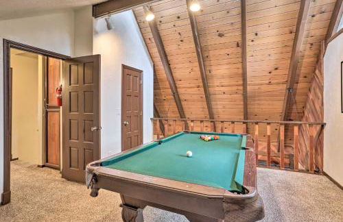 Woodsy Twin Peaks Getaway with Hot Tub and Views! - Foto 29