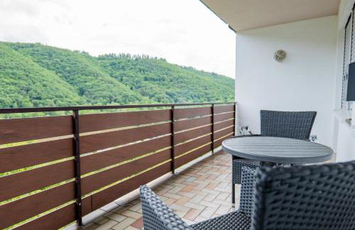Elbling Appartement for 4 People - Billiards - 2 Bedrooms - 2 Bathrooms - Balcony with Mosel View - Parking - Wine Barrel Bar - Fully Equipped Kitchen - Netflix - WaipuTV - 3 km from Cochem - Foto 33