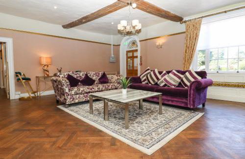 Solton Manor - Photo 5