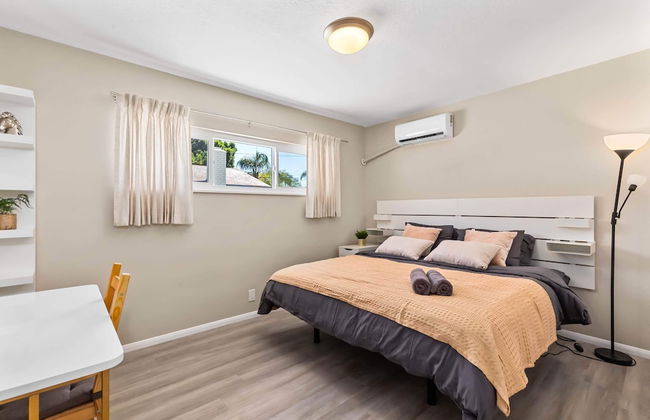 Modern Retreat With Spacious Yard & Cozy Interiors - Photo 9