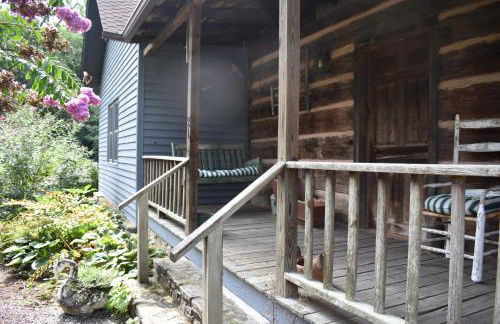 Restored1850s log cabin, with gazebo and gardens! 1 mile to downtown Weaverville - Foto 17