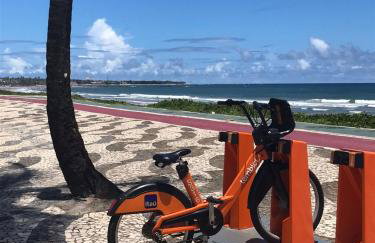 FLAT ENCANTADOR A UM PASSO DA PRAIA - Foto 18