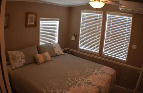 Pelican's Roost, Waterfront comfort at Venture Out - Foto 15