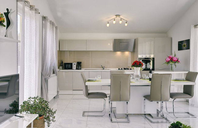 Apartment With Modern Decor and Spacious Garden, 3 km From the Beach - Foto 1