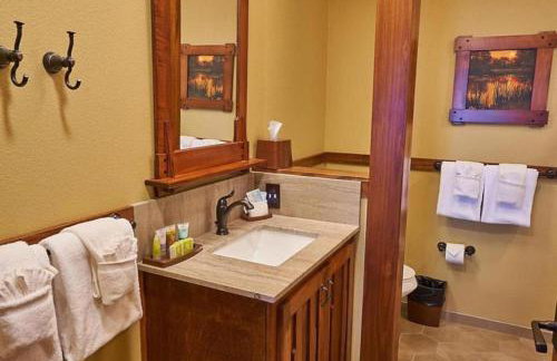 Enjoy the views of Table Rock Lake in this 2BD resort condo - Foto 12