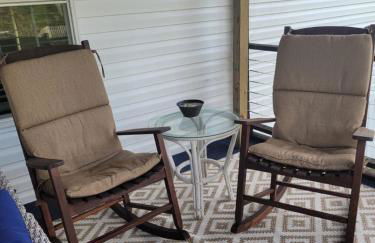 Fun, relaxing, charming retreat - Photo 9