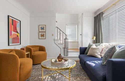 Family Friendly 3BR with Sunroom and Outdoor Area - Foto 1