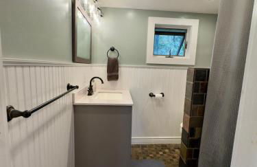 Lakefront Cabin with Hot Tub, Views & Fireplace - Foto 19