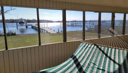 Waterfront home with Private Dock and swimming area, large fenced backyard - Foto 3