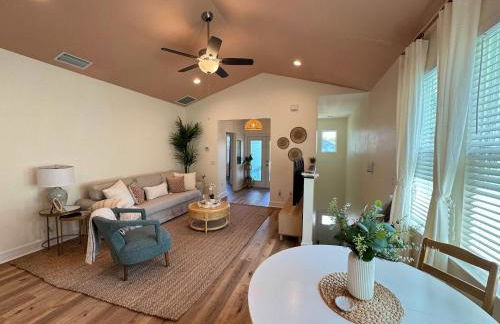 The Orange Blossom Suite Near UF Shands D-town - Photo 41