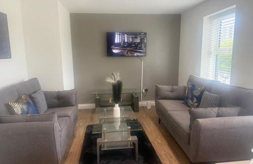 2 Beds Mint drive With Secure car Or Van Park w WiFi-Netflix No Deposit Required - Foto 12
