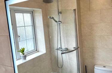 City Centre House - Pet Friendly - Free Parking - 2 Bedroom - Large Garden - Foto 16