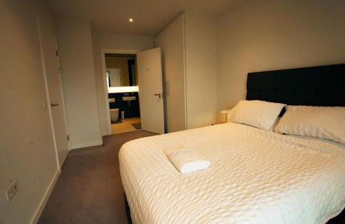 Luxury sky suites 2 bedroom 2 bathroom city centre apartment - Foto 10