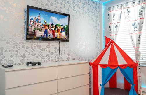 4BR Lakefront - Themed Rooms - Pool & BBQ! - Foto 73