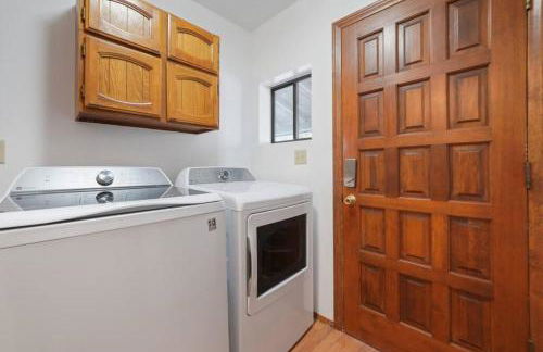 Mountain Home w/ a River in Back - Close to Skiing - Foto 12