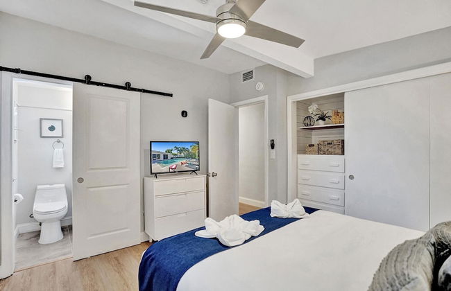 5BR with Heated Pool 5 min to Beach - Photo 12