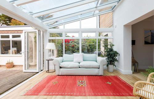 Stunning 5BR Home With Pool - 5 min to Beach - Foto 46