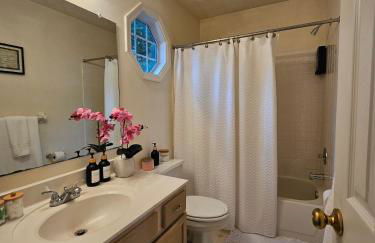 Friends & Family Suburban Retreat - Foto 19