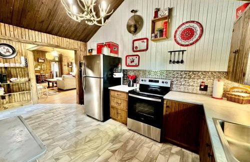 Tranquil Riverfront Cabin Retreat with Wildlife, Trails & Open Skies in Tahlequah, Oklahoma - Foto 27