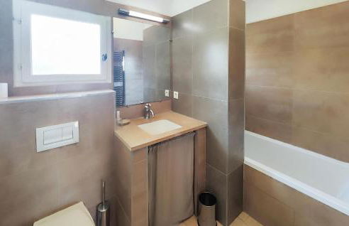 2 Bedroom Lovely Home In Saint-Laurent-De-La-Ca - Foto 16