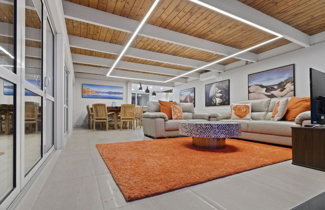 Hilltop Country Retreat with Seaviews - Foto 20