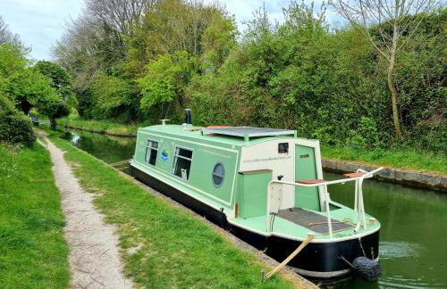 Mini Escape - 2 Berth Narrowboat on the Grand Union, Hertfordshire - Photo 11