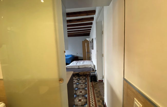 Lovely 2-bed Apartment in Barcelonas Best Location - Photo 12