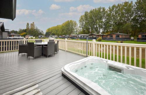 Waters Edge Lodge with Hot Tub - Foto 1