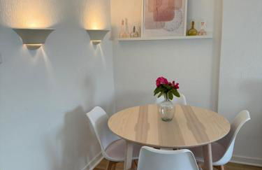 Central Comfort Home with Garden - Foto 11