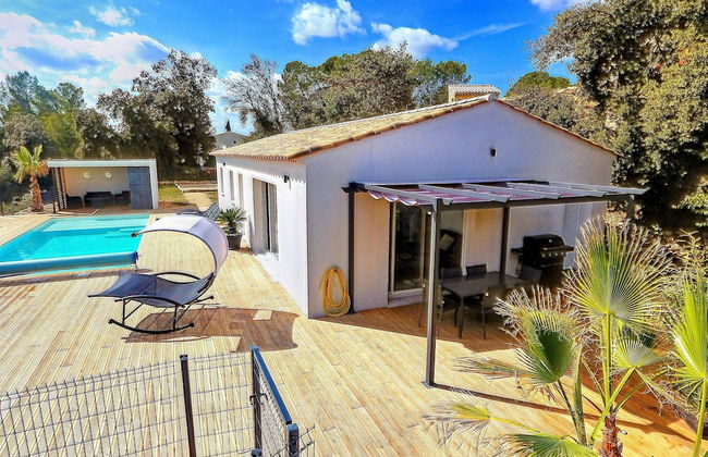 Beautiful Holiday Home With Garden - Photo 29