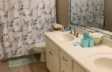 Luxury, modern, homely 4 bedroom house, close to city center, hospitals and shopping centers - Foto 28