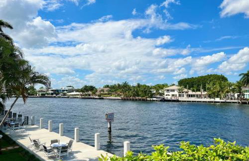 Renovated Intercoastal 2Bdrm 1 bath condo Walk to Beach - Foto 1