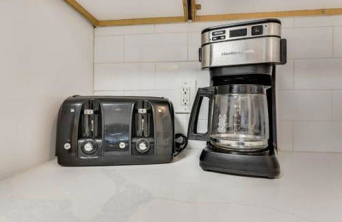 Spacious 5BR Retreat Sleeps 12,Large Deck - Foto 28