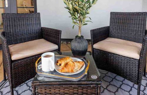 2 bed O2-Canary Wharf-Excel- in 30 mins London boat ride - 30 Mins Contractors-Families-Corporate people- Wifi 500mb-Flex CheckIn-Shops-Train Station - Foto 33