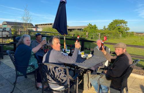 Rew Farm Country & Equestrian Accommodation - Sunrise Lodge - Foto 19