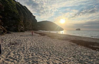 THE ANNEXE AT UPPER BEACH HOUSE - Photo 44