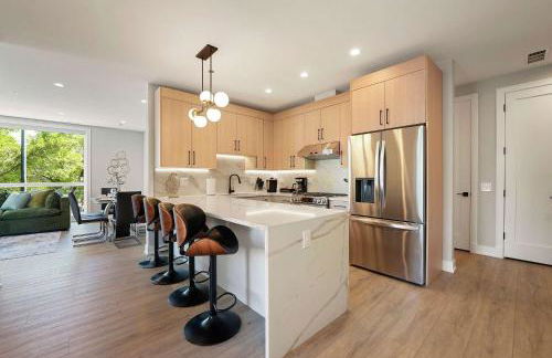 Modern 2BR2BA Condo Free Parking and Balcony - Foto 2