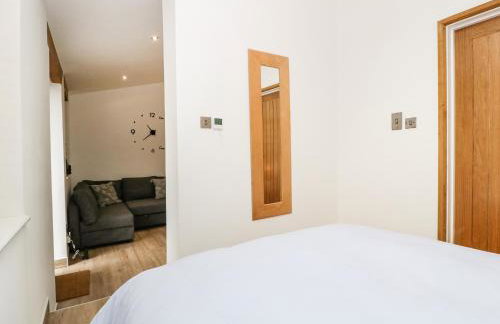 The Netherend Inn - Pet Friendly Haven - Photo 14