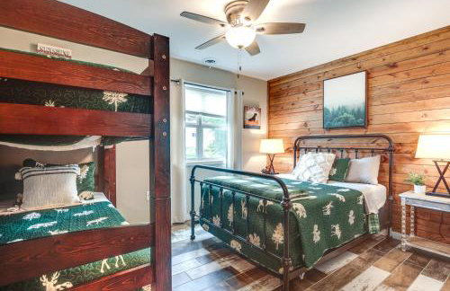 Tranquil Lakefront Cabin Fire Pit, Grill and Patio - Foto 20