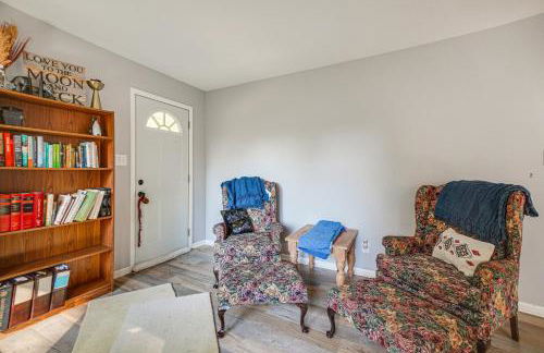 Peaceful Retreat with Yard 2 Mi to Pewaukee Lake! - Foto 13