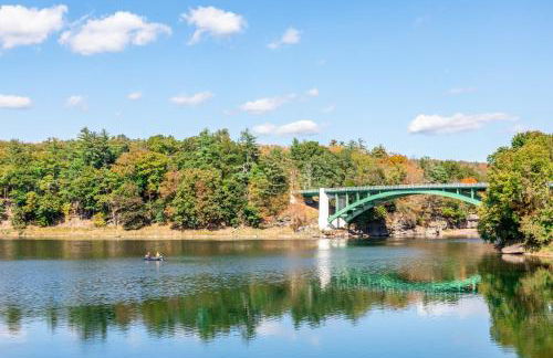 Catskills Delaware River Modern Colonial Getaway - Foto 43