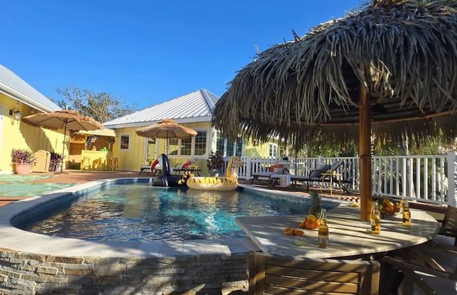 NEW Jungle Paradise Treehouse Suite With Resort Amenities Elevator Access Outdoor Kitchen Lagoon Lazy River Pool RV Hook up - Foto 8