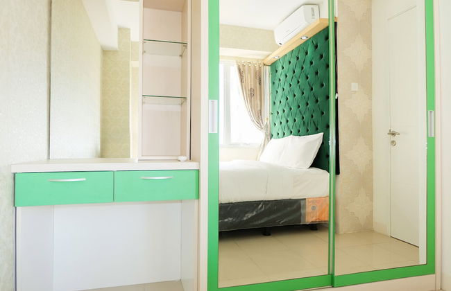 Simply 2BR with Pool View Bassura City Apartment - Foto 16