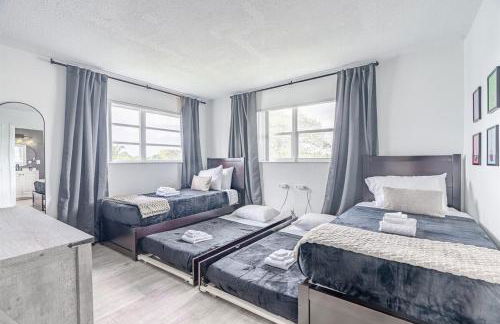 Modern Chic Getaway - Sleeps 11 - Palmwavestays - Foto 25