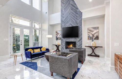 Luxury Oak Lawn Home | Game Room, Parking, Balcony - Foto 2