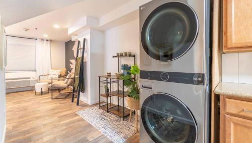 Stylish-Serene Midtown Getaway: Retreat for Two - Foto 4