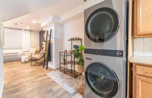 Stylish-Serene Midtown Getaway: Retreat for Two - Foto 4