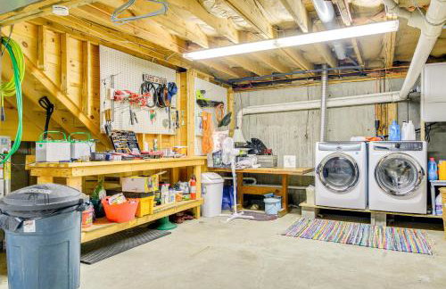 Deck and Fire Pit Secluded Cabin Near Lake Francis! - Foto 17