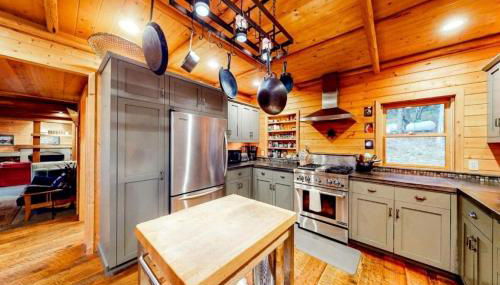 Immaculate Cabin Rental with a Hot Tub next to Lake Pend Oreille in Bonner County, Idaho - Foto 4